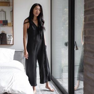 LUNYA WASHABLE SILK DOUBLE V JUMPSUIT